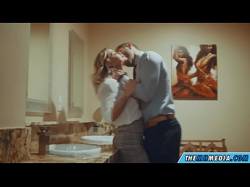 ❤️ وقتی یک بلوند بی تنه شما را در یک دستشویی عمومی اغوا می کند ️ فقط پورنو در پورنو fa.porno-flix.ru